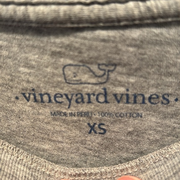 Vineyard vines, mens xs, grey t-shirt in good condition. 100% cotton. - Picture 2 of 3